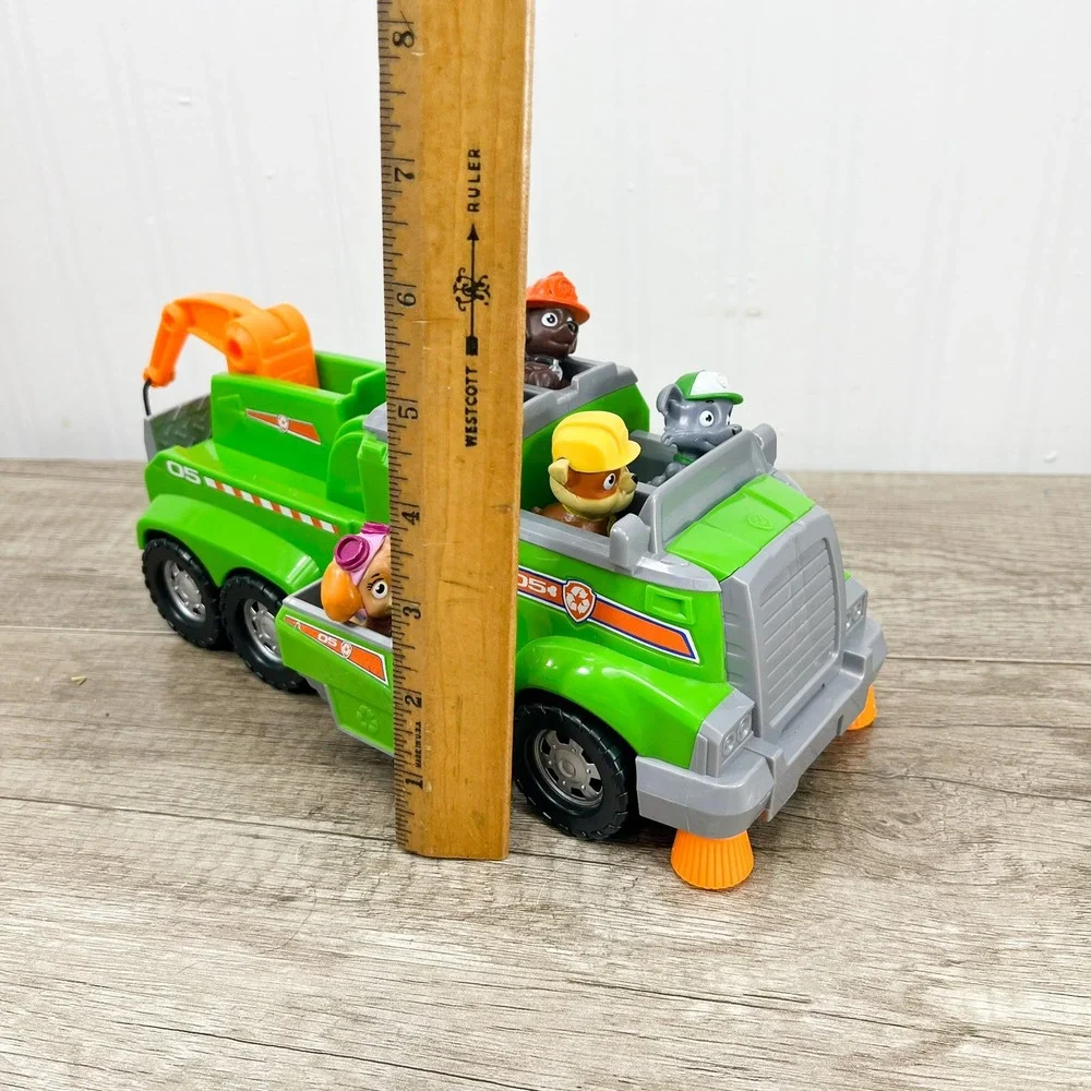 Paw Patrol Rocky Reuse It Deluxe Truck Green Recycling Vehicle with 5 Figures